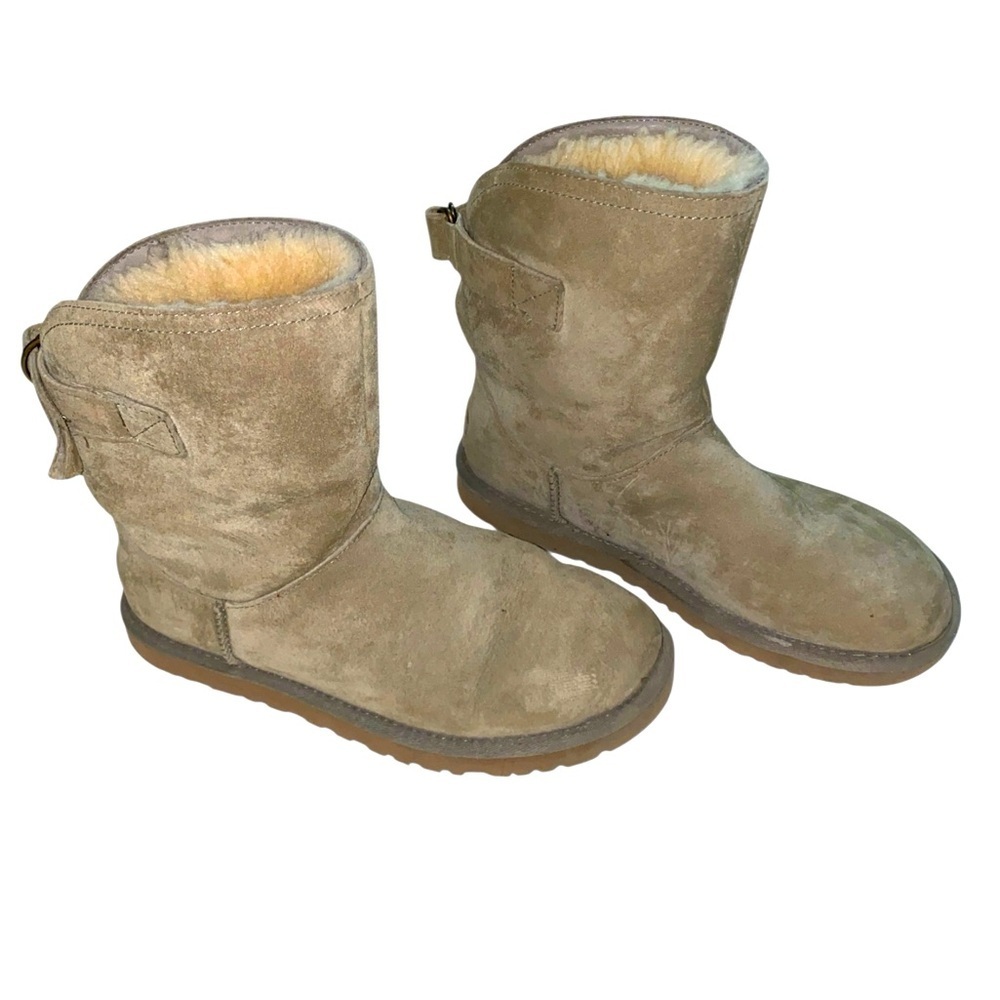 UGG - Classic short buckle boot